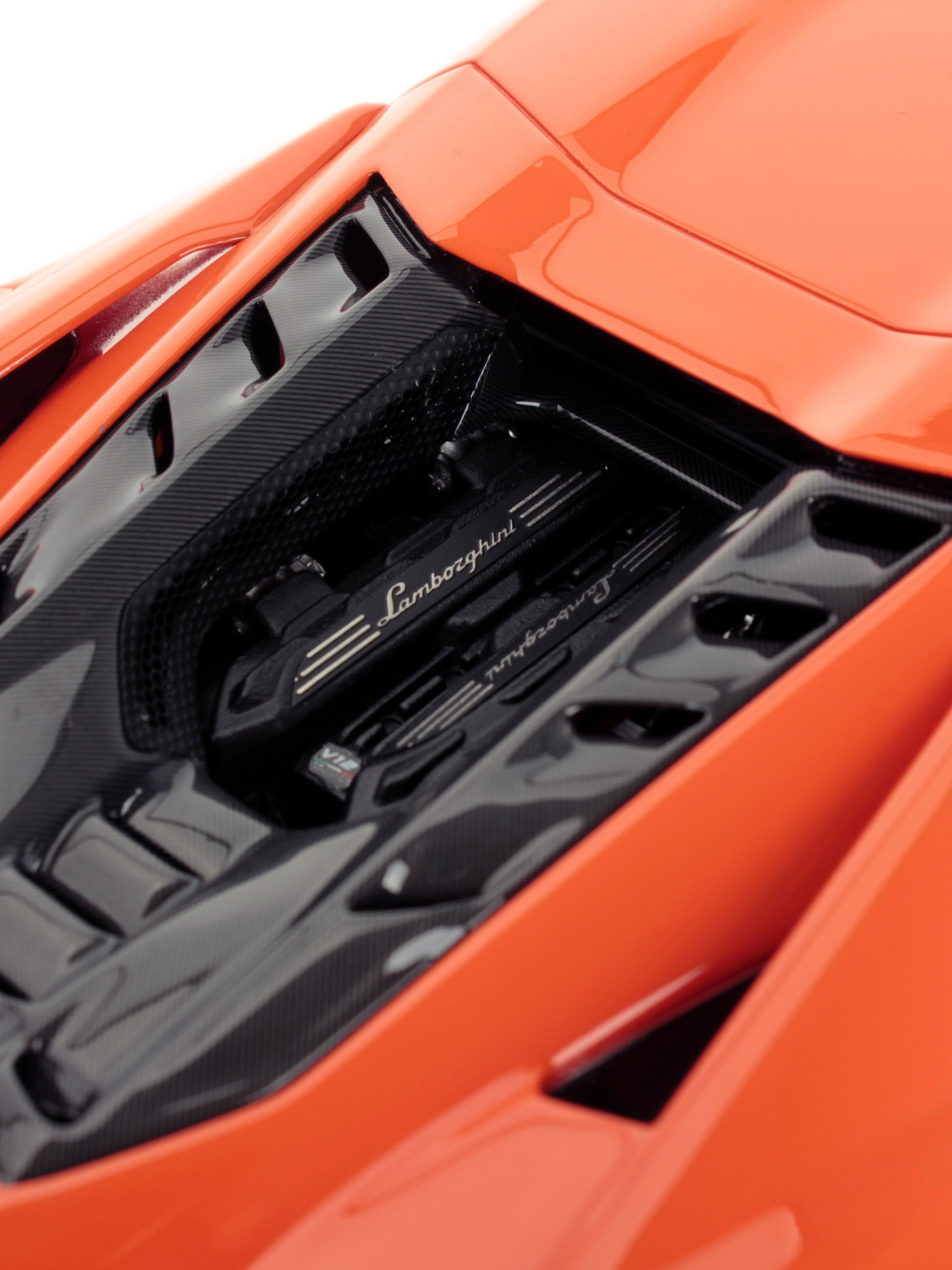 LAMBORGHINI REVUELTO MODEL CAR ON A SCALE OF 1:18 BY MR COLLECTION - Lamborghini Store