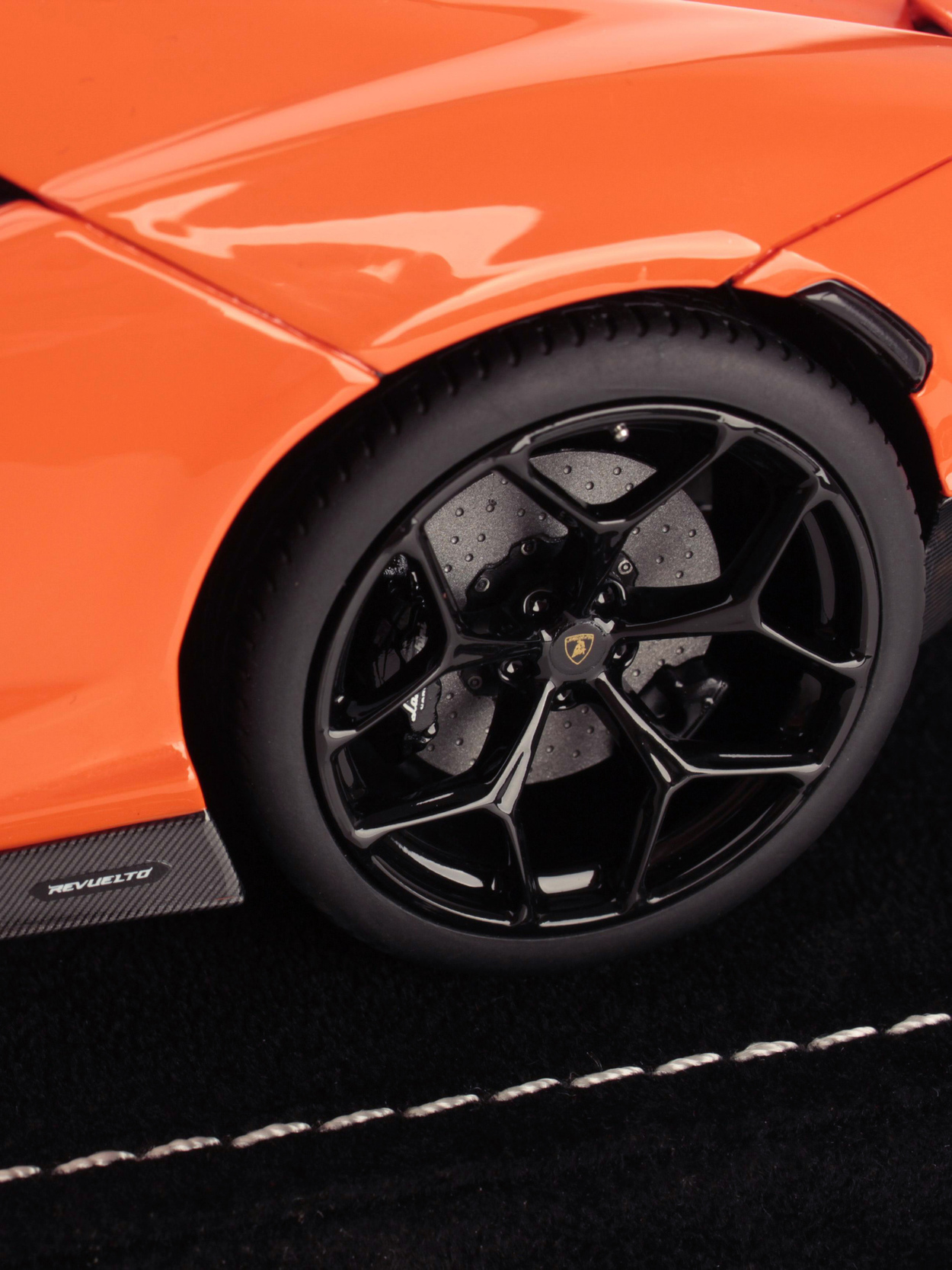 LAMBORGHINI REVUELTO MODEL CAR ON A SCALE OF 1:18 BY MR COLLECTION - Lamborghini Store