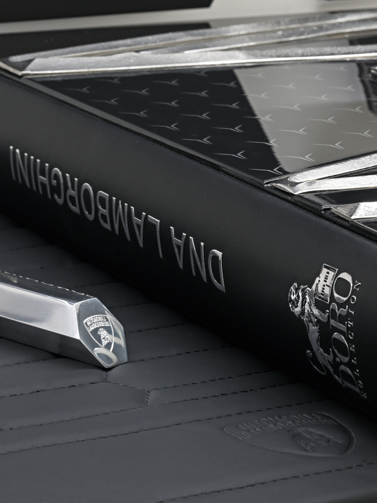 DNA LAMBORGHINI PLATINUM EDITION - 60th ANNIVERSARY WITH THE D’ORO COLLECTION - Lamborghini Store