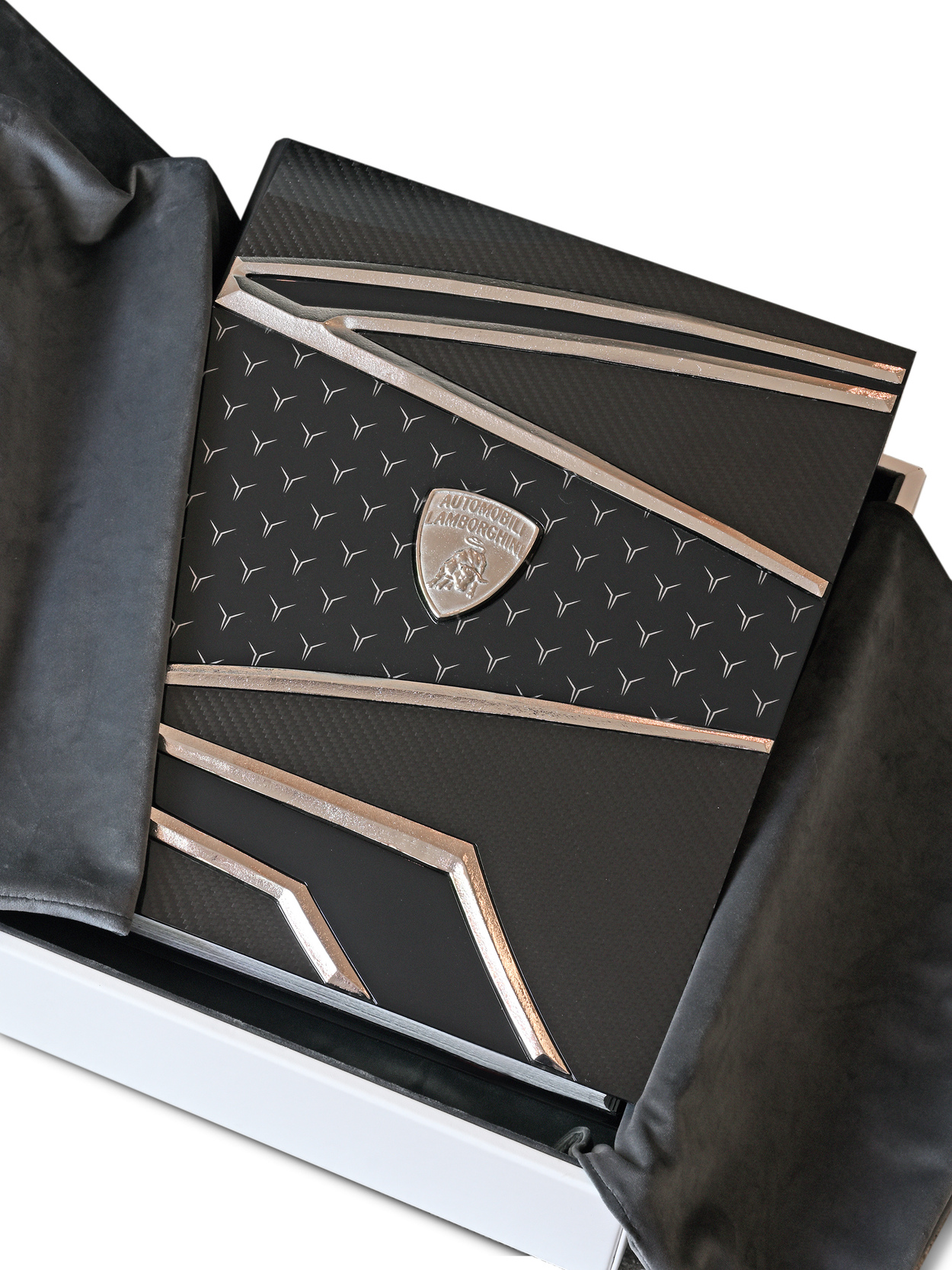 DNA LAMBORGHINI PLATINUM EDITION - 60th ANNIVERSARY WITH THE D’ORO COLLECTION - Lamborghini Store