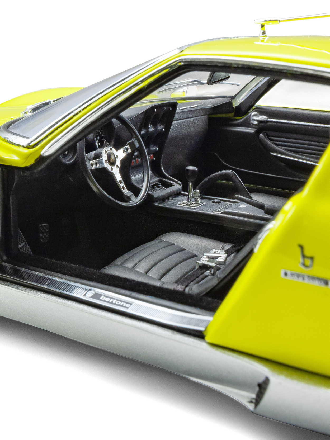 LAMBORGHINI MIURA 1:18 SCALE MODEL BY KYOSHO - Lamborghini Store