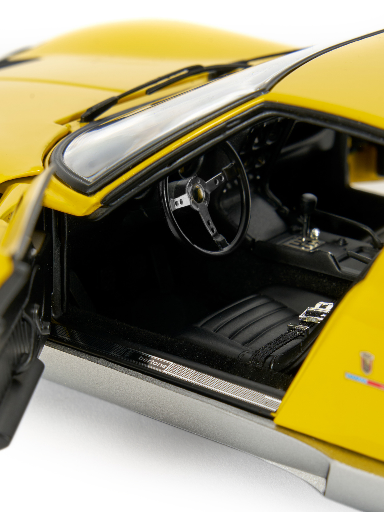 MODELL MIURA P 400 MAẞSTAB 1:18 BY KYOSHO - Lamborghini Store