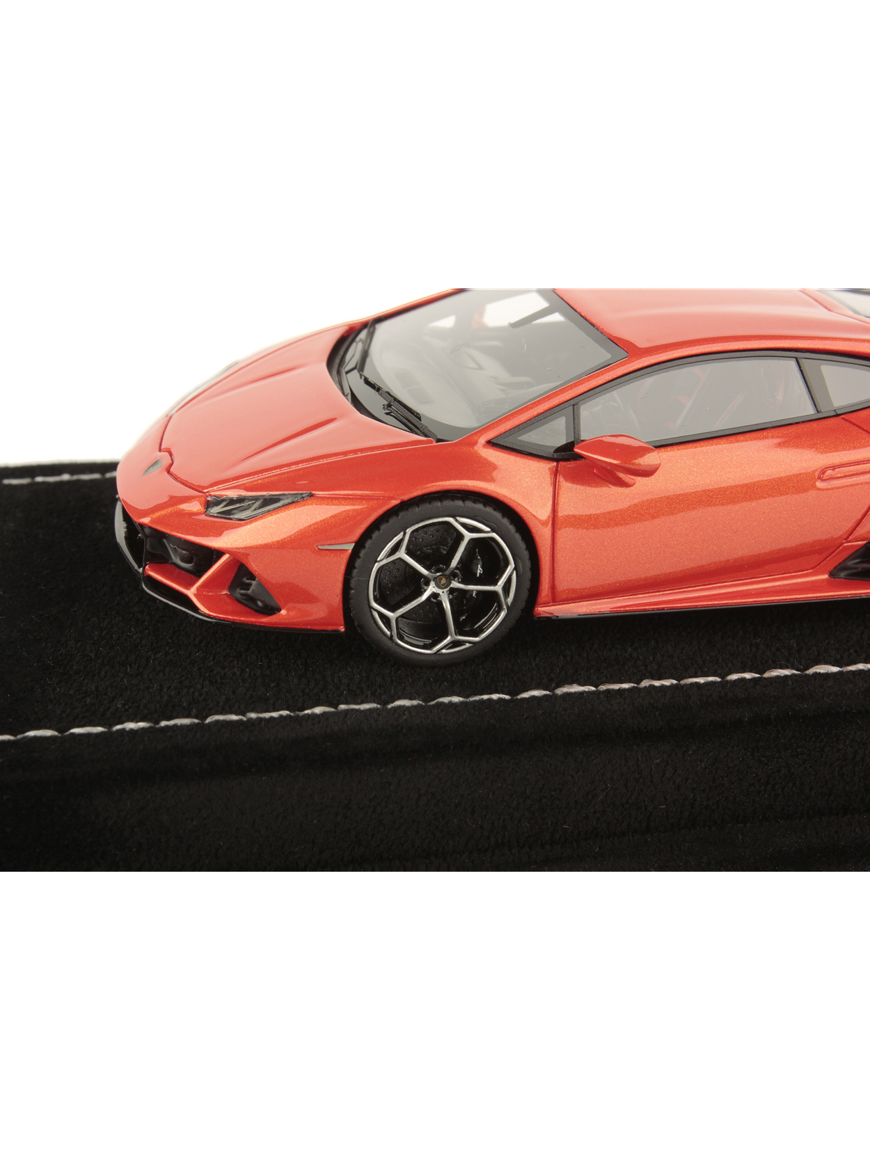 LAMBORGHINI HURACÁN EVO 1:43 SCALE MODEL BY LOOKSMART - Lamborghini Store