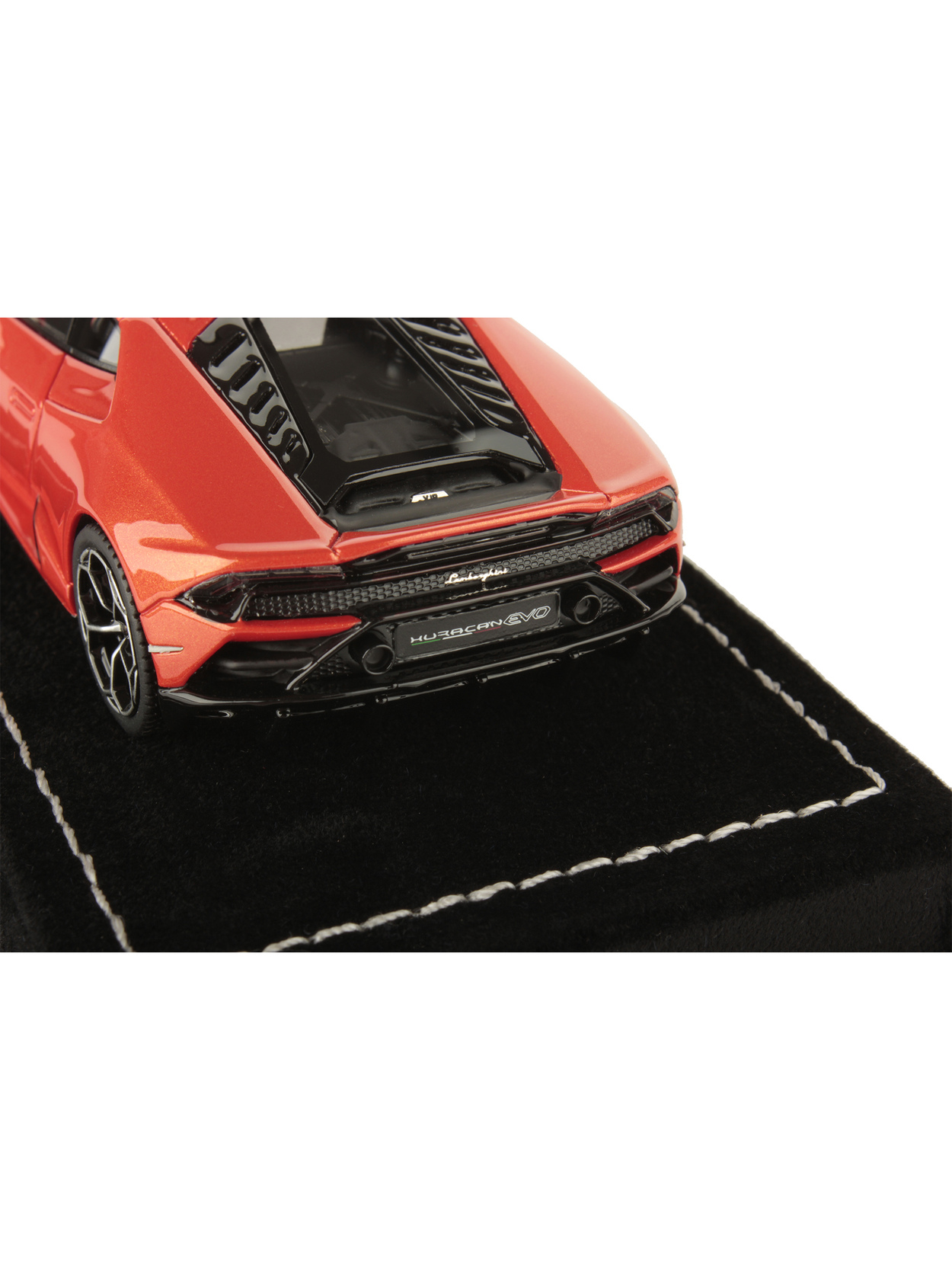 LAMBORGHINI HURACÁN EVO 1:43 SCALE MODEL BY LOOKSMART - Lamborghini Store