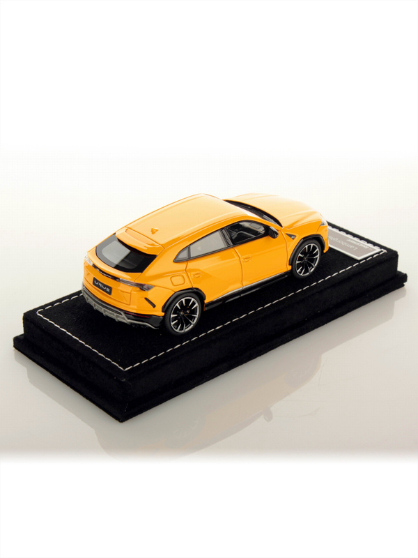 Coche en miniatura Urus a escala 1:43, de Looksmart - Lamborghini Store