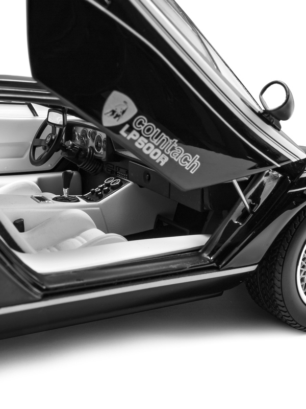 LAMBORGHINI COUNTACH LP500R 1:18 SCALE MODEL BY KYOSHO - Lamborghini Store